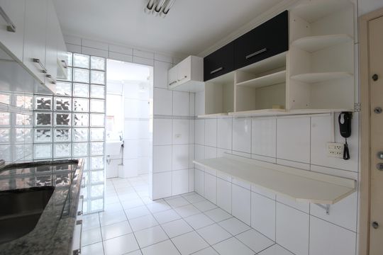 Cozinha de apartamento para alugar com 3 quartos, 103m² em Indianópolis, São Paulo