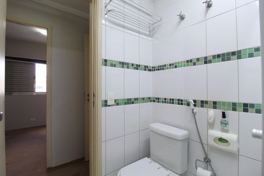 Banheiro Social de apartamento para alugar com 3 quartos, 103m² em Indianópolis, São Paulo