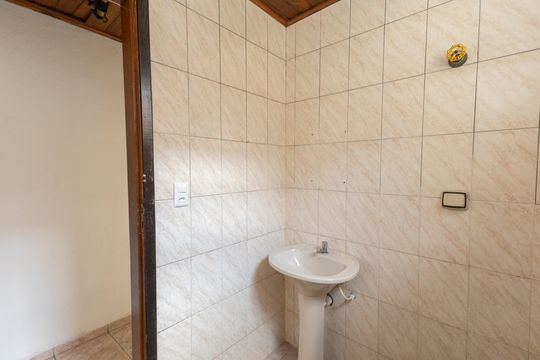 Banheiro de casa de condomínio para alugar com 1 quarto, 45m² em Jardim Japao, São Paulo