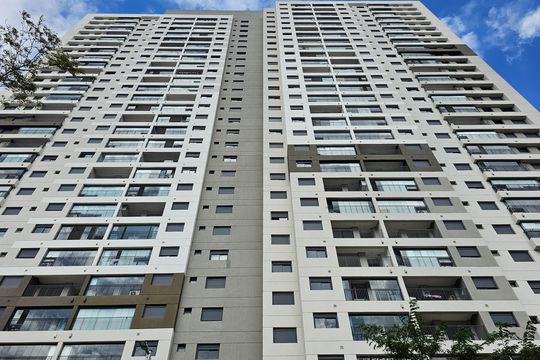 Fachada de apartamento à venda com 2 quartos, 67m² em Vila Anastácio, São Paulo