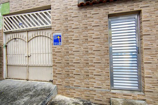 Fachada de casa para alugar com 4 quartos, 212m² em Umuarama, Osasco
