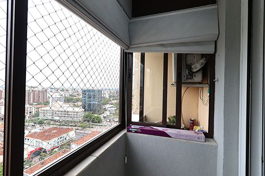 Sacada da Suíte de apartamento à venda com 3 quartos, 95m² em Vila Ipiranga, Porto Alegre
