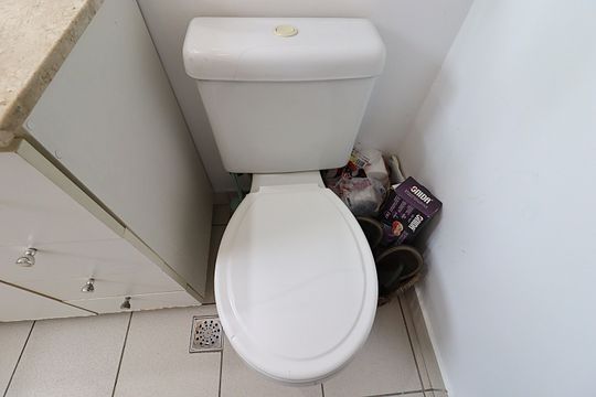 Banheiro da Suíte de apartamento à venda com 3 quartos, 95m² em Vila Ipiranga, Porto Alegre