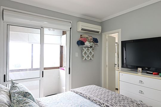 Suíte de apartamento à venda com 3 quartos, 95m² em Vila Ipiranga, Porto Alegre
