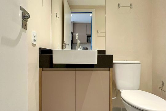 Banheiro de apartamento para alugar com 1 quarto, 55m² em Pinheiros, São Paulo