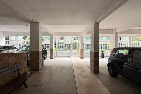 Garagem de apartamento para alugar com 3 quartos, 143m² em Praia Tartarugas, Guarujá