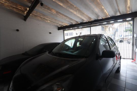 Garagem de casa à venda com 3 quartos, 125m² em Vila Alpina, São Paulo