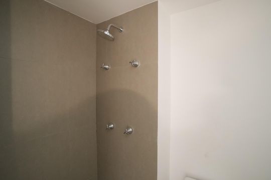 Banheiro de kitnet/studio para alugar com 1 quarto, 24m² em Cerqueira César, São Paulo