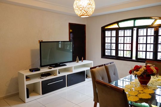Casa para alugar com 4 quartos, 250m² em Vila Yolanda, Osasco