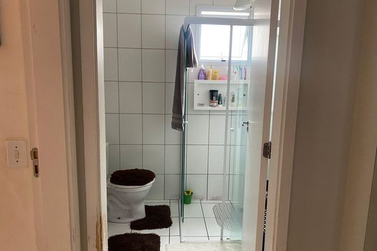 Banheiro de apartamento à venda com 2 quartos, 48m² em Metalúrgicos, Osasco
