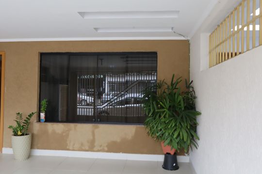 Garagem de casa à venda com 2 quartos, 144m² em Vila Antonieta, São Paulo
