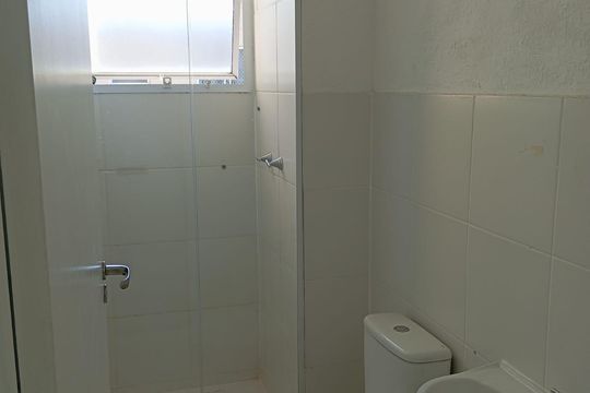 Banheiro de apartamento para alugar com 1 quarto, 50m² em Cosmos, Rio de Janeiro