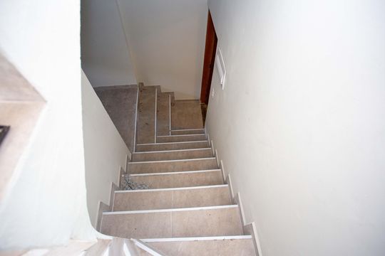 Escada de casa para alugar com 2 quartos, 130m² em Canhema, Diadema