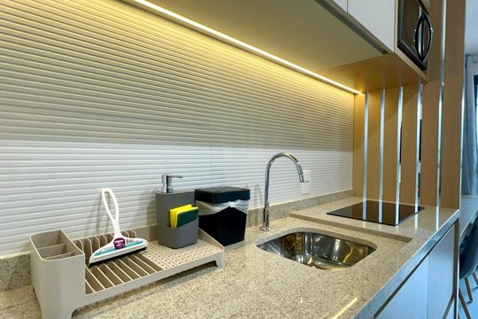Cozinha de apartamento para alugar com 1 quarto, 28m² em Pinheiros, São Paulo
