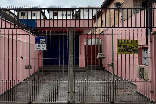 Fachada de casa à venda com 2 quartos, 125m² em Jardim Ester Yolanda, São Paulo