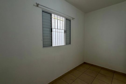 Quarto 2 de casa à venda com 2 quartos, 125m² em Jardim Ester Yolanda, São Paulo