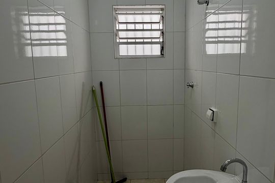 Banheiro - quarto 1 de casa à venda com 2 quartos, 125m² em Jardim Ester Yolanda, São Paulo