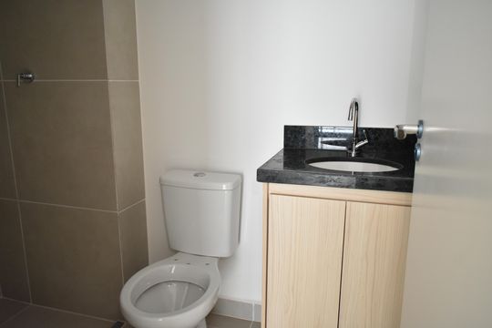 Studio Banheiro de kitnet/studio à venda com 0 quarto, 30m² em Mirandópolis, São Paulo