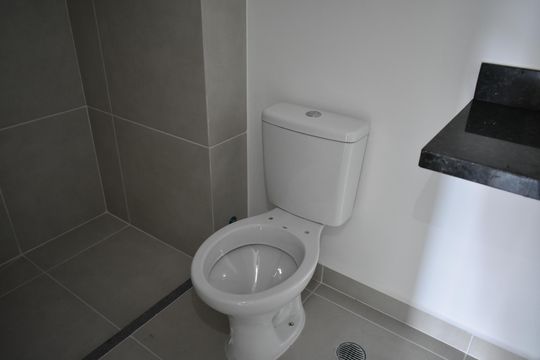 Banheiro de apartamento à venda com 1 quarto, 37m² em Mirandópolis, São Paulo