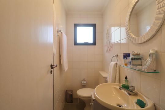 Banheiro Social de apartamento para alugar com 2 quartos, 100m² em Vila Luis Antonio, Guarujá
