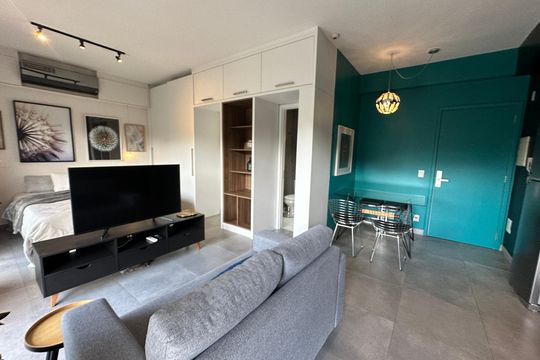 Sala de apartamento à venda com 1 quarto, 49m² em Residencial Tambore Iii, Santana de Parnaíba
