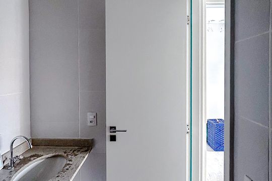 Banheiro de apartamento à venda com 2 quartos, 57m² em Tatuapé, São Paulo