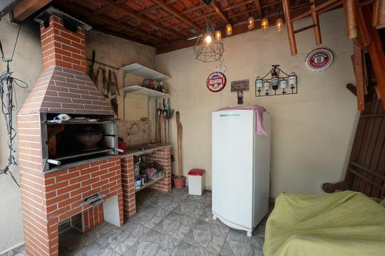 Casa à venda com 4 quartos, 240m² em Jardim da Gloria, São Paulo
