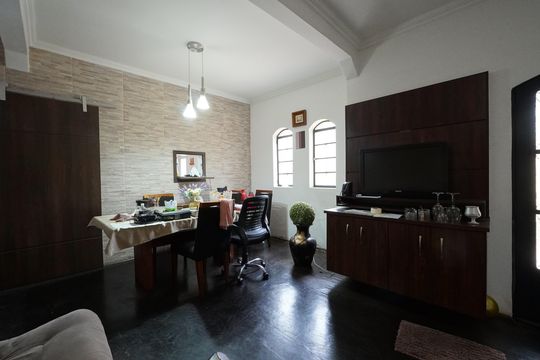 Casa à venda com 4 quartos, 240m² em Jardim da Gloria, São Paulo