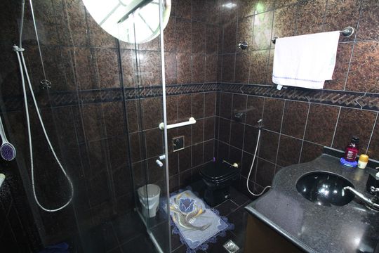 Banheiro de apartamento à venda com 3 quartos, 70m² em Novo Eldorado, Contagem