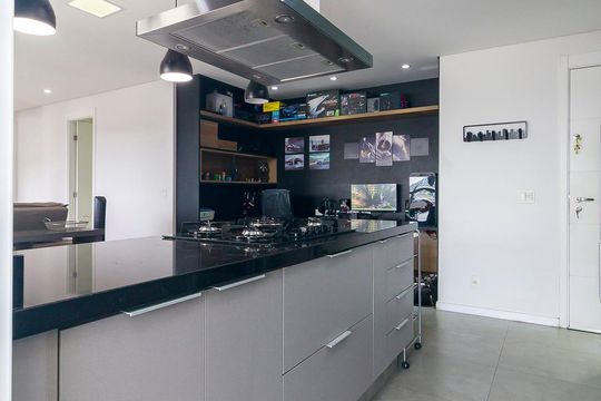 Cozinha de apartamento à venda com 2 quartos, 85m² em Santo Amaro, São Paulo