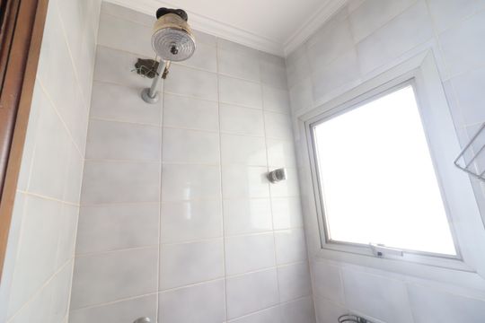Banheiro de serviço de apartamento à venda com 5 quartos, 155m² em Centro, Osasco
