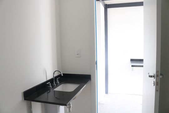 Banheiro de kitnet/studio à venda com 1 quarto, 48m² em Perdizes, São Paulo