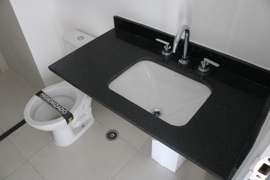 Banheiro de kitnet/studio à venda com 1 quarto, 48m² em Perdizes, São Paulo