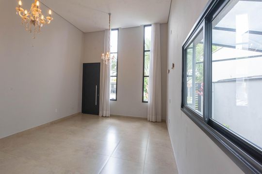Sala de casa de condomínio à venda com 3 quartos, 170m² em Swiss Park, Campinas