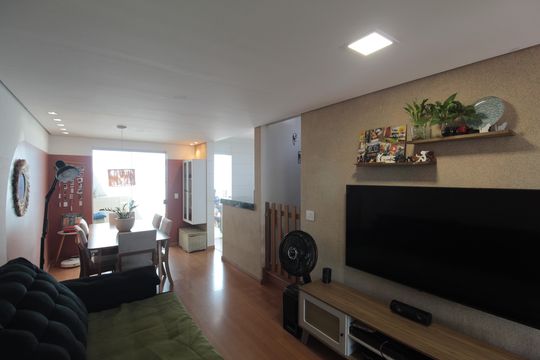 Sala de casa à venda com 3 quartos, 114m² em Santa Amelia, Belo Horizonte