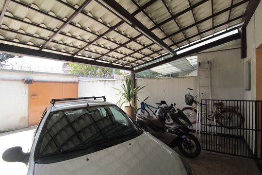 Garagem de casa à venda com 3 quartos, 114m² em Santa Amelia, Belo Horizonte