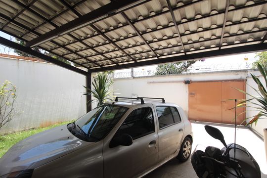 Garagem de casa à venda com 3 quartos, 114m² em Santa Amelia, Belo Horizonte
