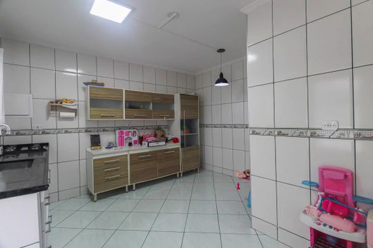 Casa para alugar com 4 quartos, 350m² em Cidade Satelite Santa Barbara, São Paulo