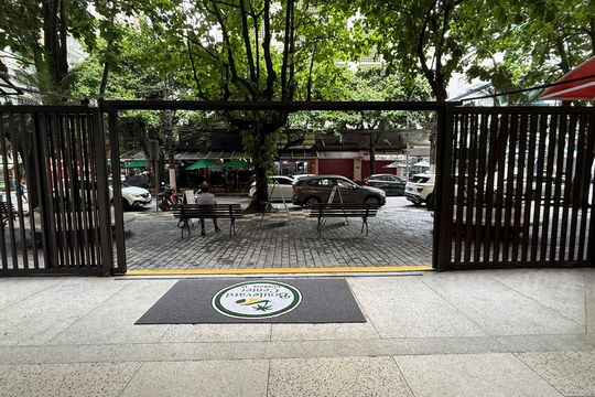 Fachada de apartamento para alugar com 1 quarto, 12m² em Centro, Guarujá