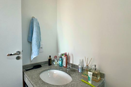 Banheiro da Suíte de kitnet/studio para alugar com 1 quarto, 27m² em Pinheiros, São Paulo