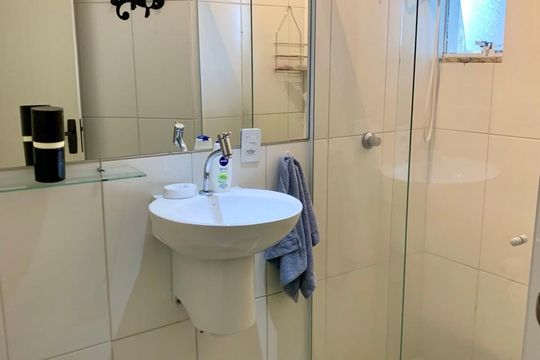 Banheiro de apartamento para alugar com 2 quartos, 70m² em Ingleses do Rio Vermelho, Florianópolis