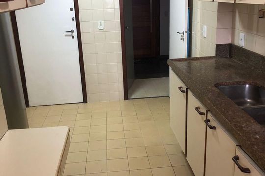 Cozinha de apartamento à venda com 3 quartos, 119m² em Barra da Tijuca, Rio de Janeiro