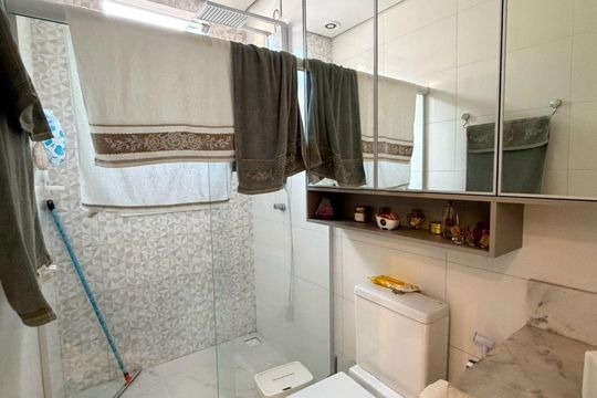Banheiro de casa à venda com 4 quartos, 200m² em Parque Savoi City, São Paulo