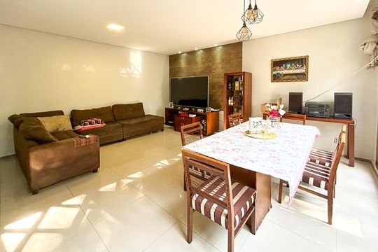 Casa à venda com 5 quartos, 180m² em Itapoã, Belo Horizonte