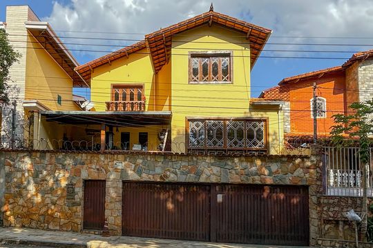 Casa à venda com 5 quartos, 180m² em Itapoã, Belo Horizonte