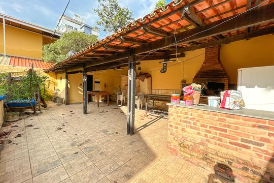 Casa à venda com 5 quartos, 180m² em Itapoã, Belo Horizonte
