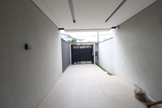 Garagem de casa à venda com 4 quartos, 150m² em Vila Carrão, São Paulo