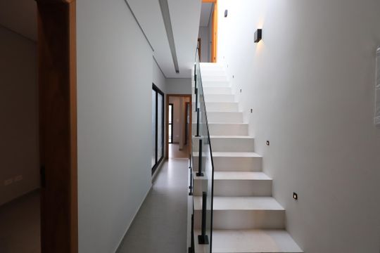 Corredor de casa à venda com 4 quartos, 150m² em Vila Carrão, São Paulo