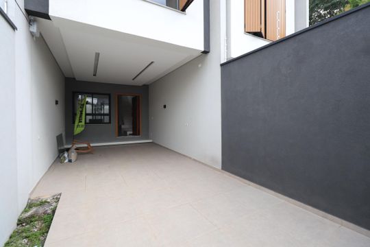 Garagem de casa à venda com 4 quartos, 150m² em Vila Carrão, São Paulo