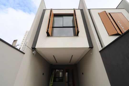 Fachada de casa à venda com 4 quartos, 150m² em Vila Carrão, São Paulo